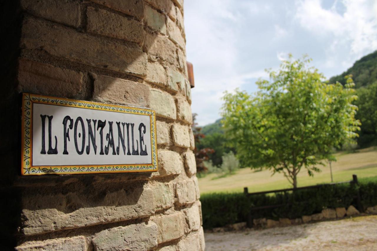 Casale Fontanile Bed And Breakfast Smerillo Bagian luar foto