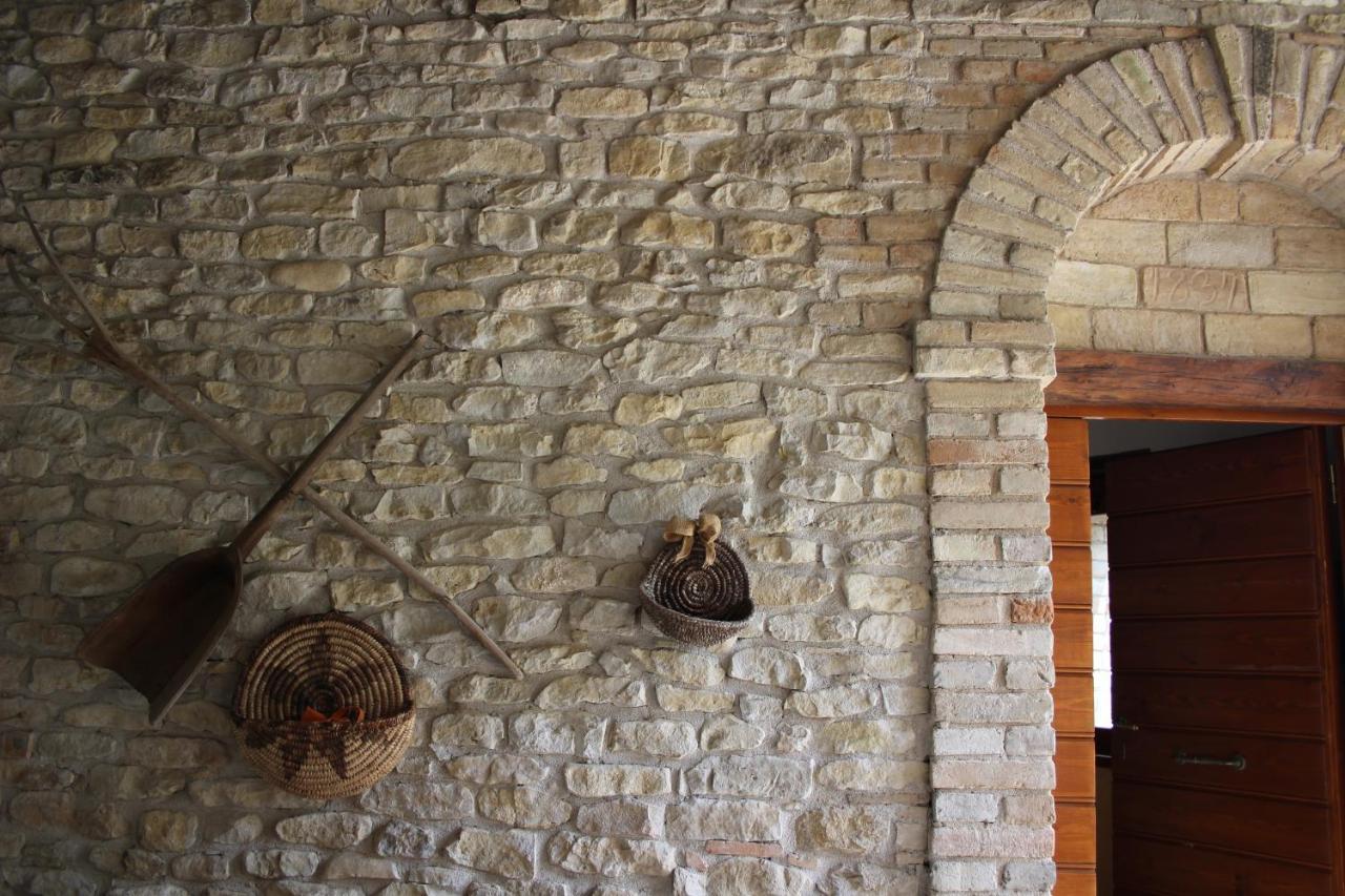 Casale Fontanile Bed And Breakfast Smerillo Bagian luar foto
