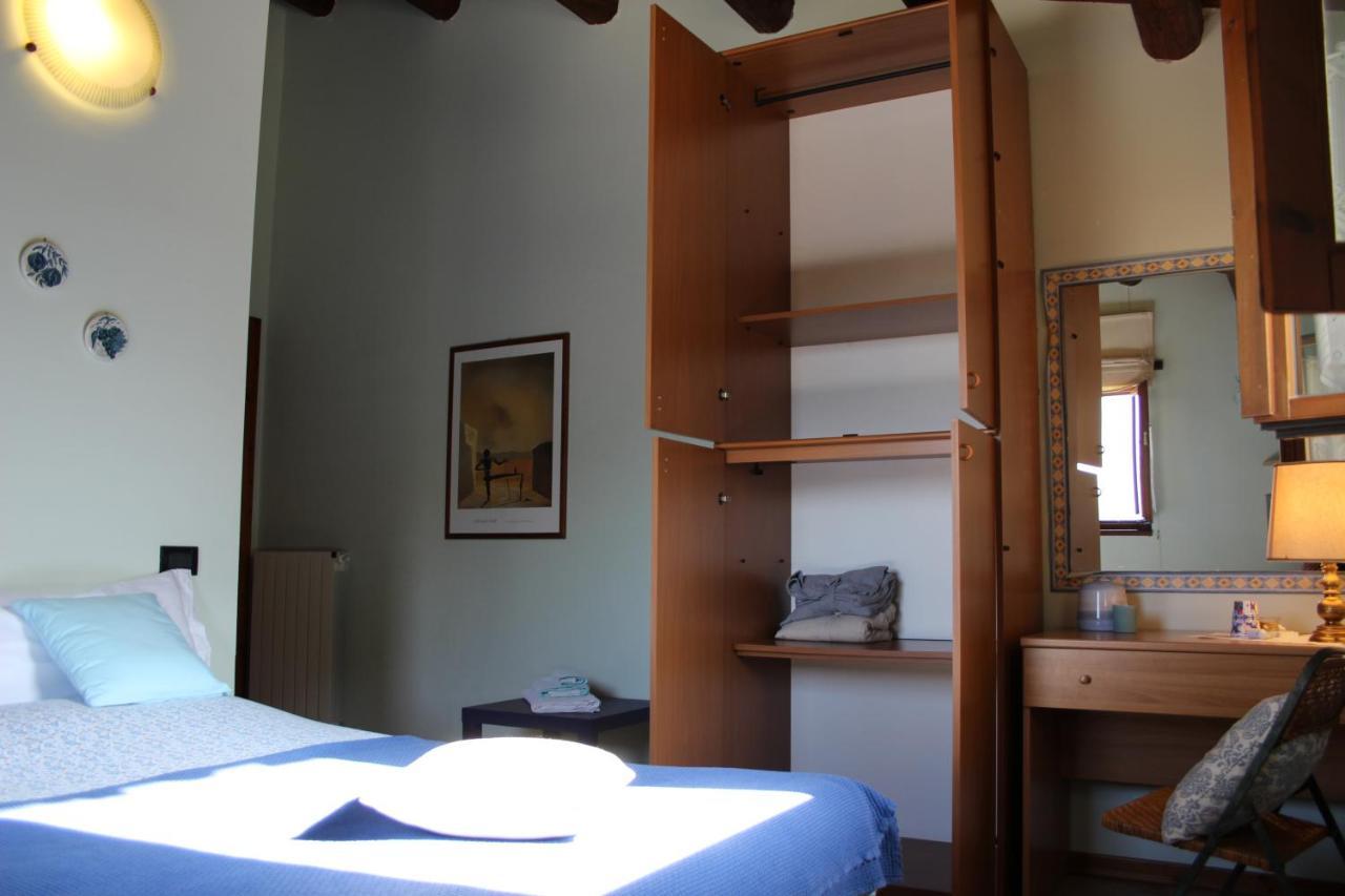 Casale Fontanile Bed And Breakfast Smerillo Bagian luar foto