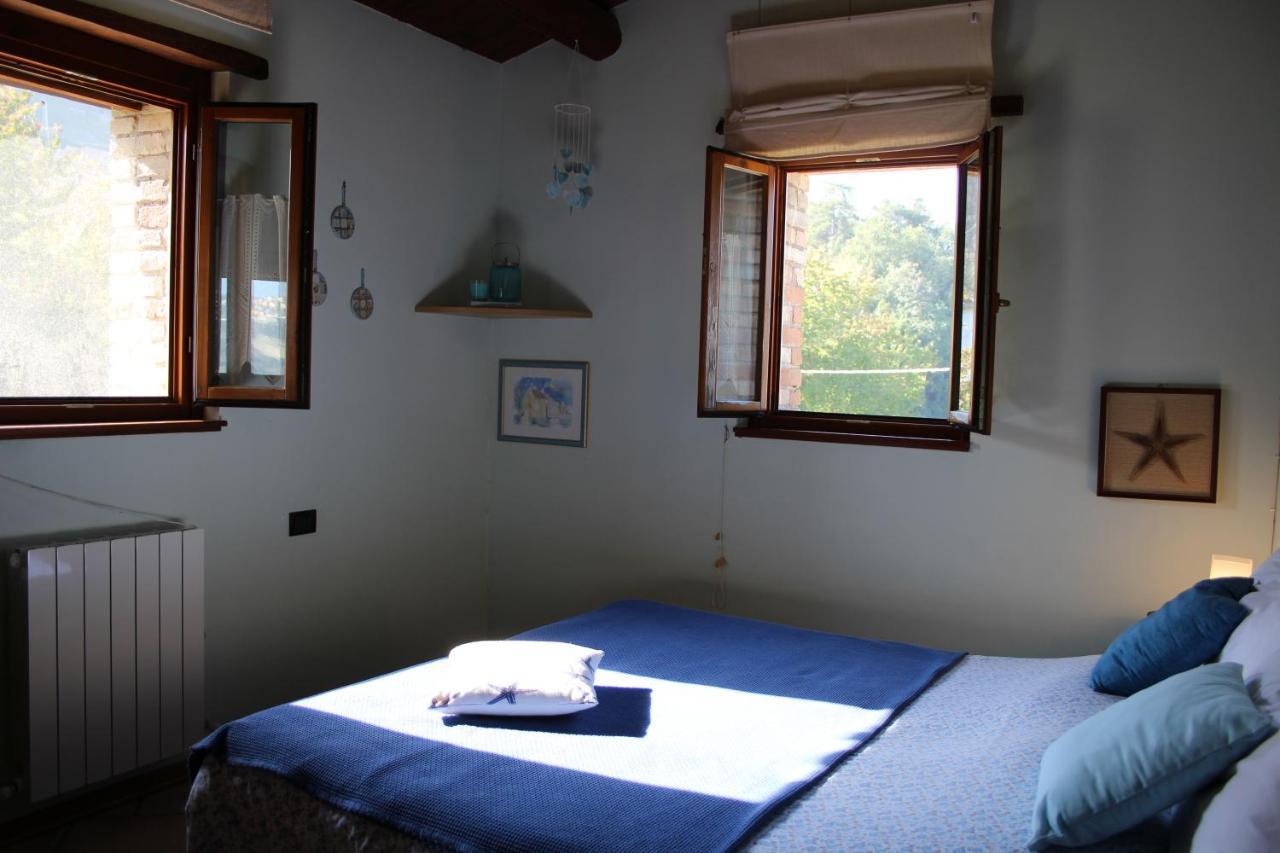 Casale Fontanile Bed And Breakfast Smerillo Bagian luar foto