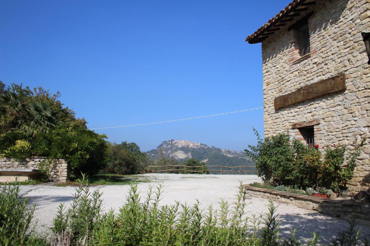 Casale Fontanile Bed And Breakfast Smerillo Bagian luar foto