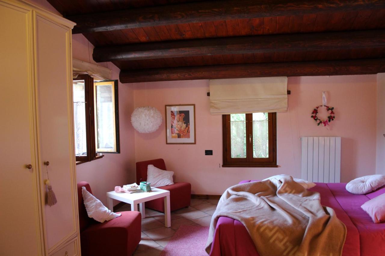 Casale Fontanile Bed And Breakfast Smerillo Bagian luar foto